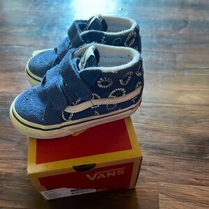 Baby boy vans size 6